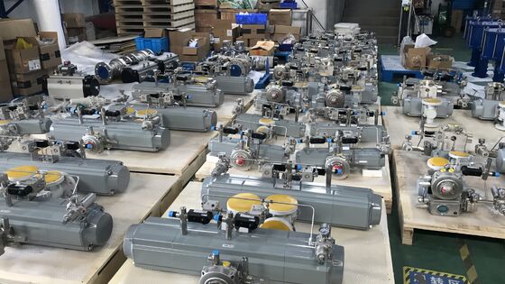 Solução de Pacote de Válvula de Esfera Pneumática Multi-Porta Projetada para Comutação de Alimentação de Reator Químico em Tanque de Armazenamento